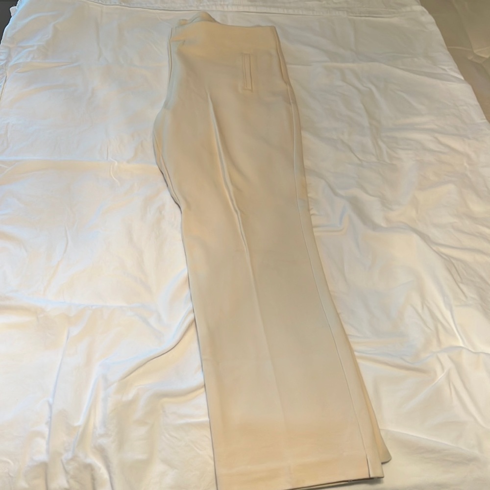Chico’s new size 2.5R off-white pants